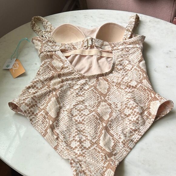 New Kona Sol  One Piece in Tan and Cream Medium - Picture 6 of 8